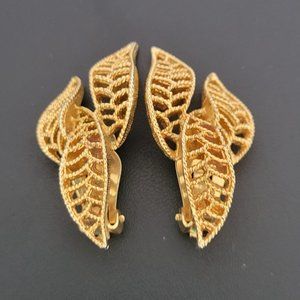 Cathe Gold Tone Clip On Earrings Filigree Open Weave Vintage 1960s 1.5" Length